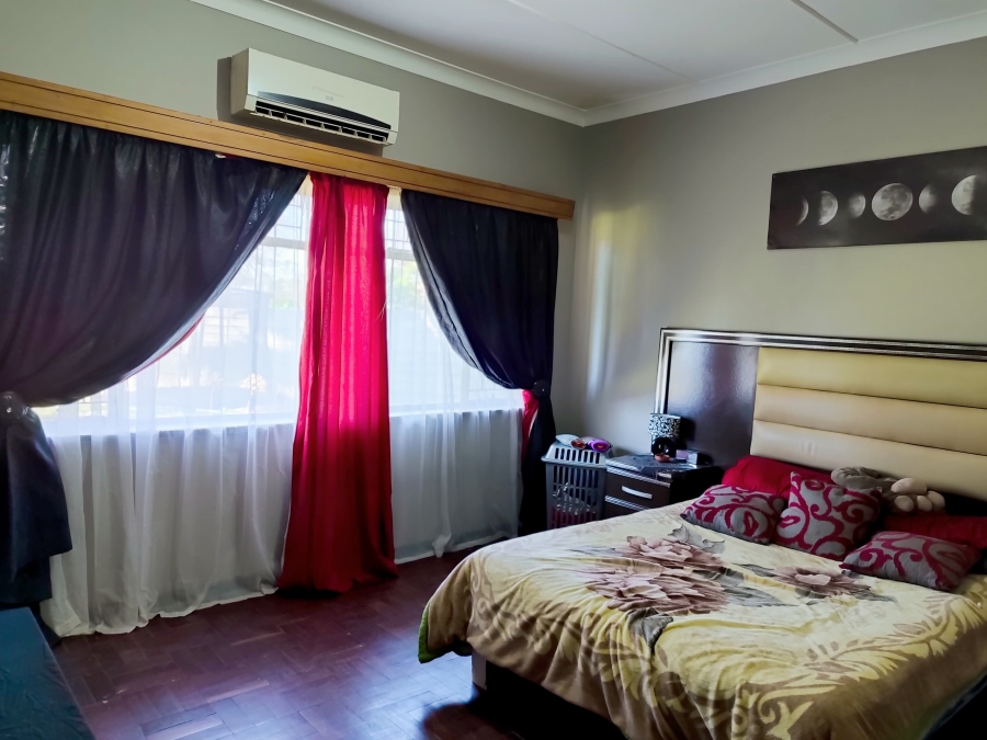 5 Bedroom Property for Sale in Songloed North West